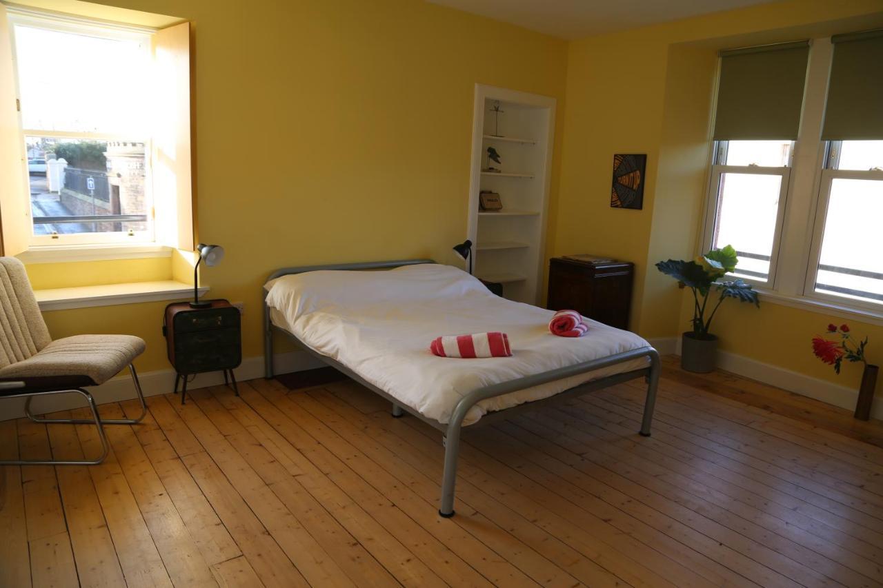 The Dolphin Inn Hostel ดันบาร์ ภายนอก รูปภาพ